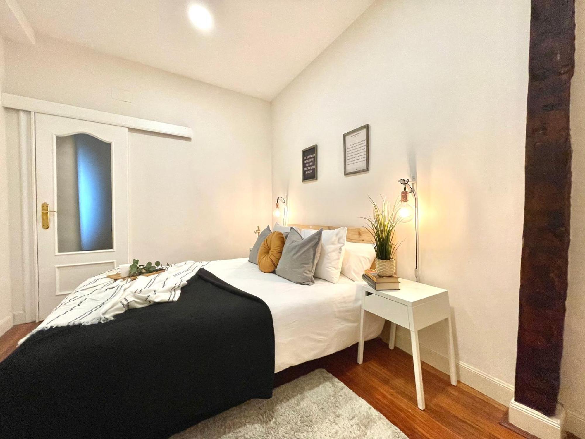 Ferienwohnung Fika Flat Casco Viejo Parking 15Euro X Dia Bilbao Exterior foto